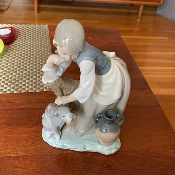 Llardo figurine “ Caress and Rest” girl petting dog. - Picture 4 of 4